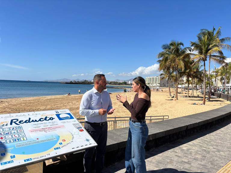 La playa de El Reducto ofrecerá servcio de hamacas y sombrillas, demandadas por los hoteles de la zona