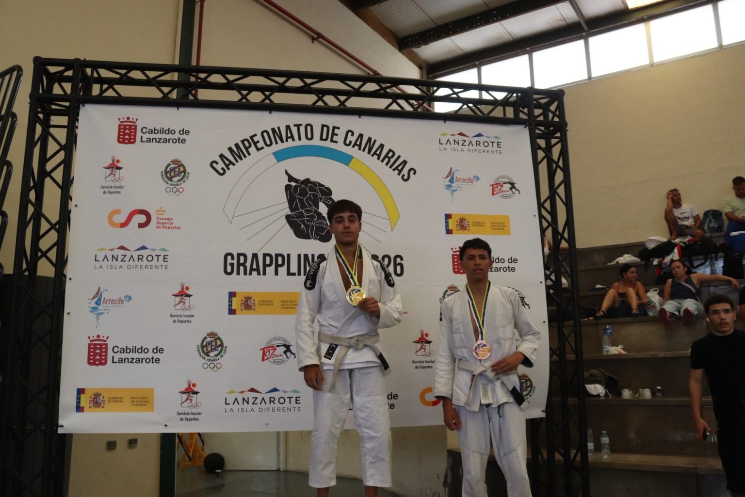 Luca Betancort Podium