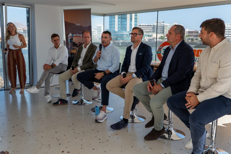 Representantes institucionales y de The IRONMAN Group durante la presentación del IRONMAN Lanzarote 2027