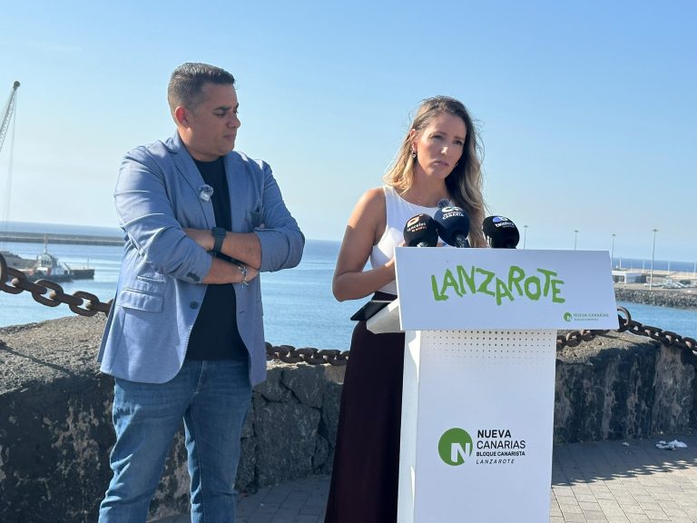 Sheila Guille?n y Yone? Caraballo en rueda de prensa