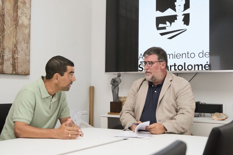 Representantes municipales de San Bartolomé durante la presentación de las subvenciones deportivas de 2026
