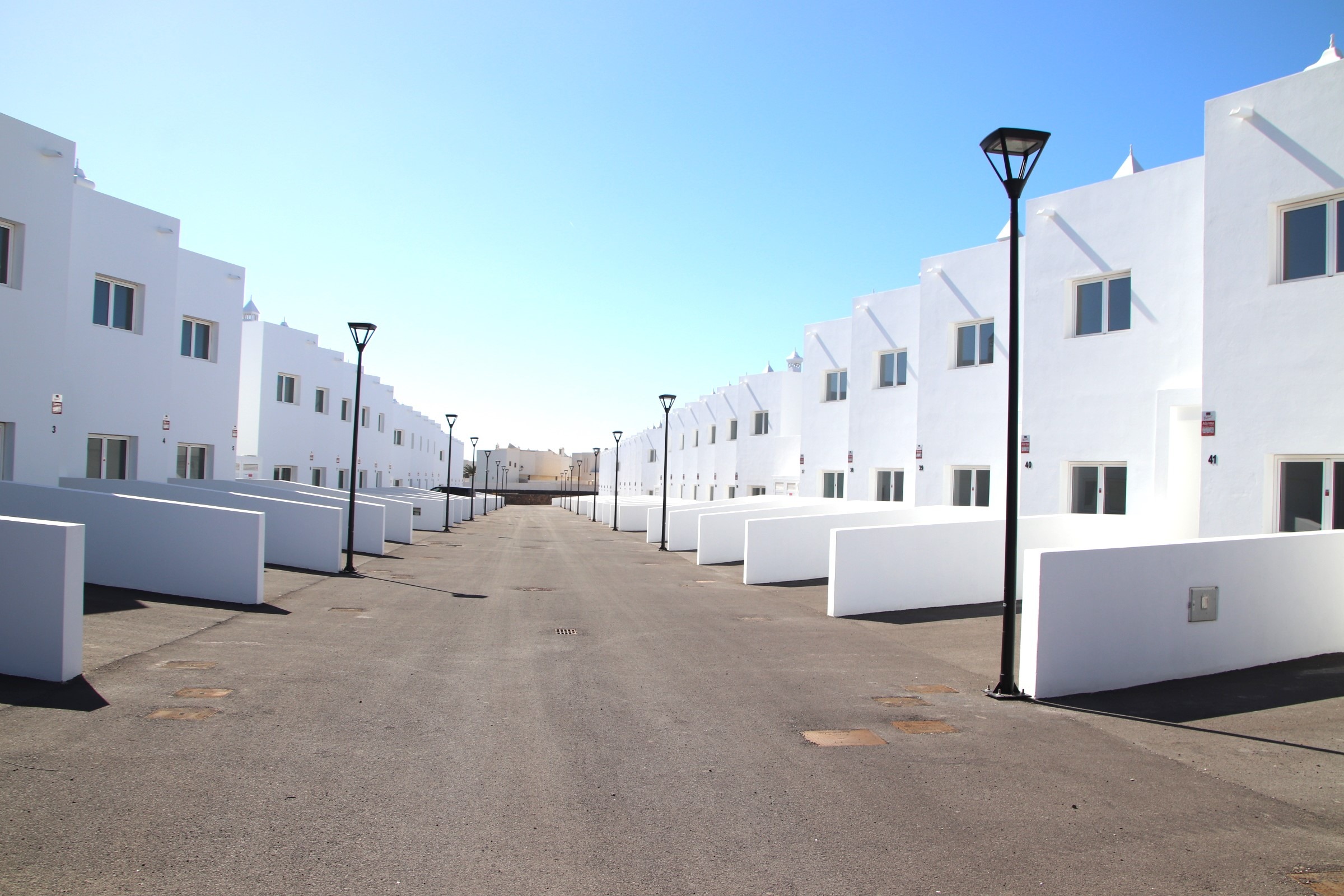 Vista del residencial Los Ajaches de Playa Blanca, con las 42 viviendas destinadas a alquiler asequible