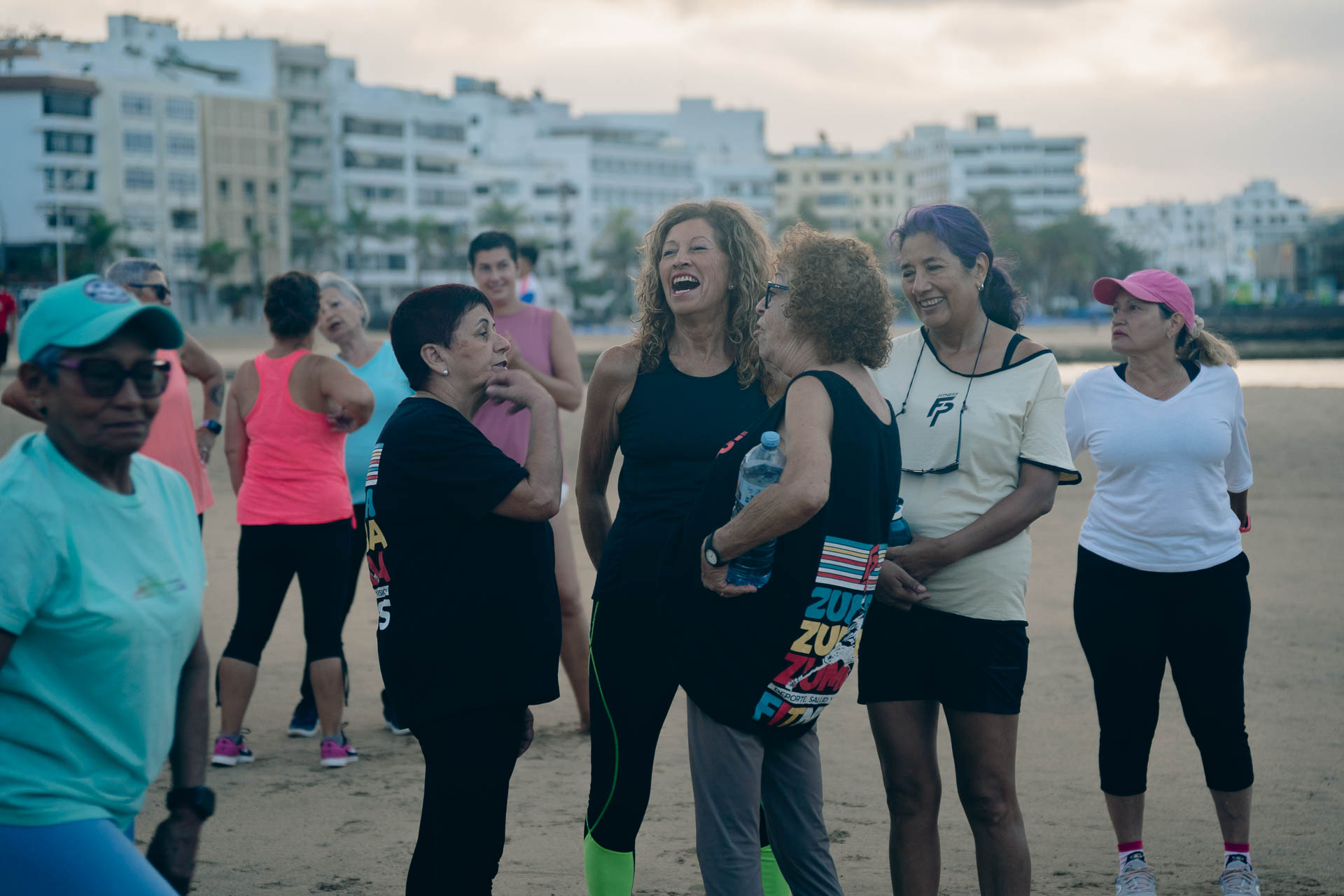 Actividad del programa municipal Olas de Bienestar en la playa de El Reducto.