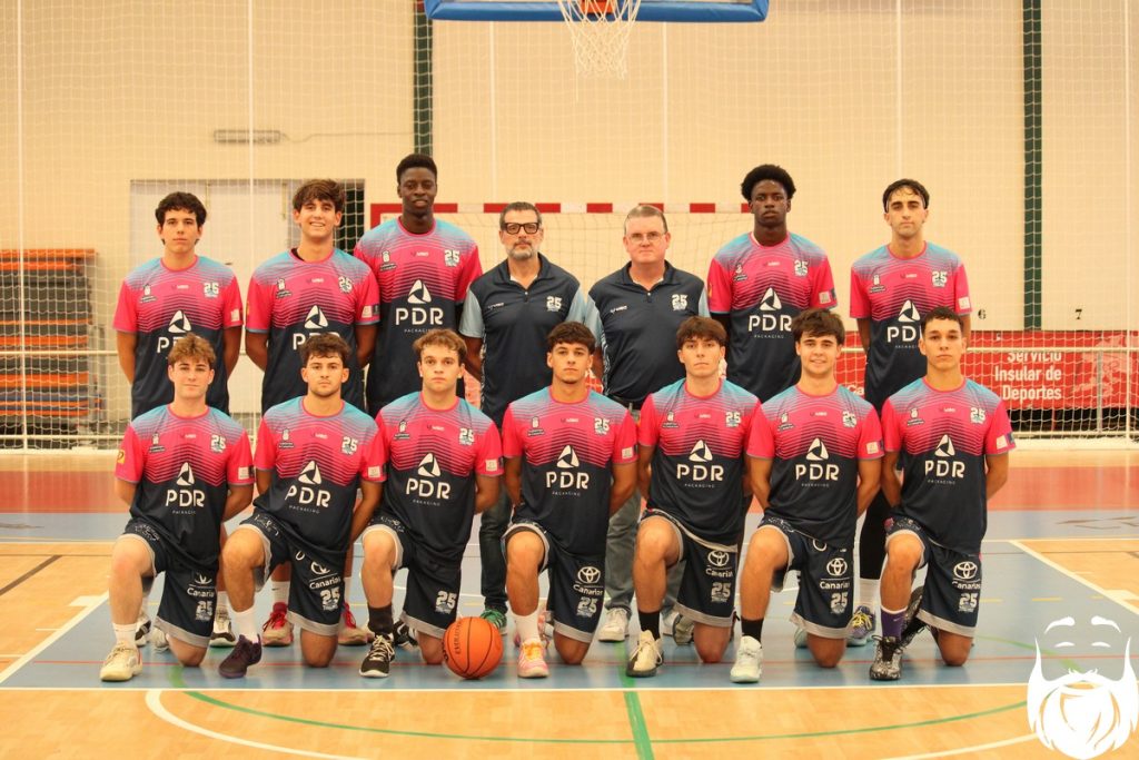 Jugadores y cuerpo técnico del CB 7 Palmas en la Ciudad Deportiva de Lanzarote