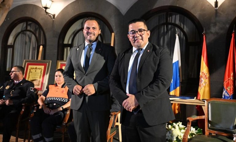 El alcalde de Arrecife, Yonathan de León, y el concejal capitalino, Kevin Cortés