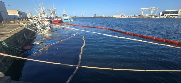 El alcalde de Arrecife había solicitado a Puertos que se frenaran los vertidos para que no llegaran a la bahía de la ciudad