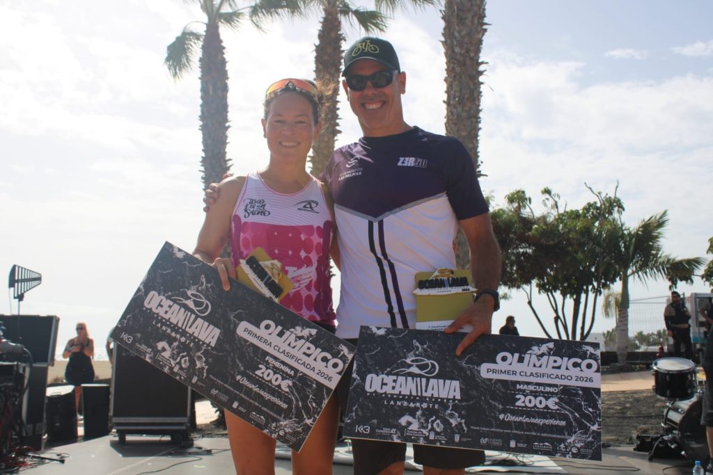 Ganadores de la modalidad olímpica del Ocean Lava Lanzarote 2026 con sus premios
