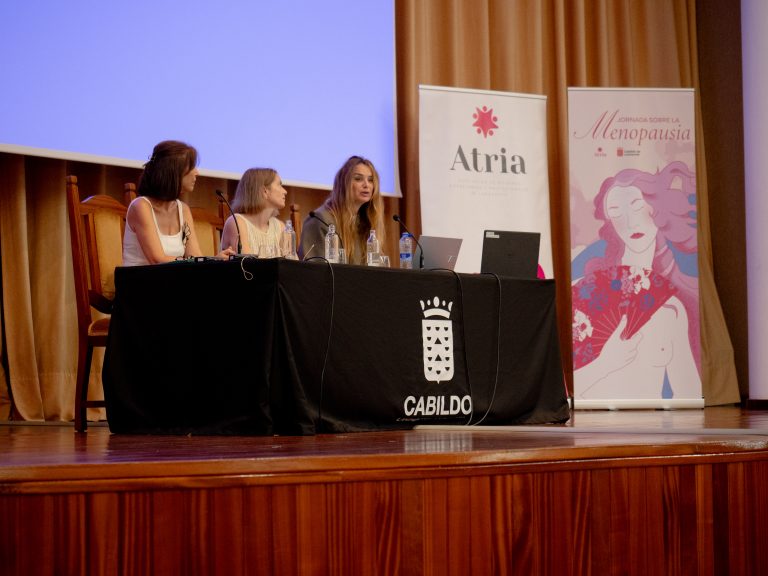 Tres ponentes participan en una mesa de las III Jornadas sobre Menopausia de ATRIA en Lanzarote