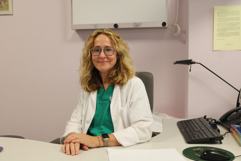 La especialista en Anestesiología María del Mar Domínguez en el Hospital Molina Orosa