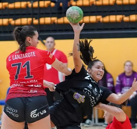 Acción del partido entre el Lanzarote Puerto del Carmen y el Schar Colores Zaragoza