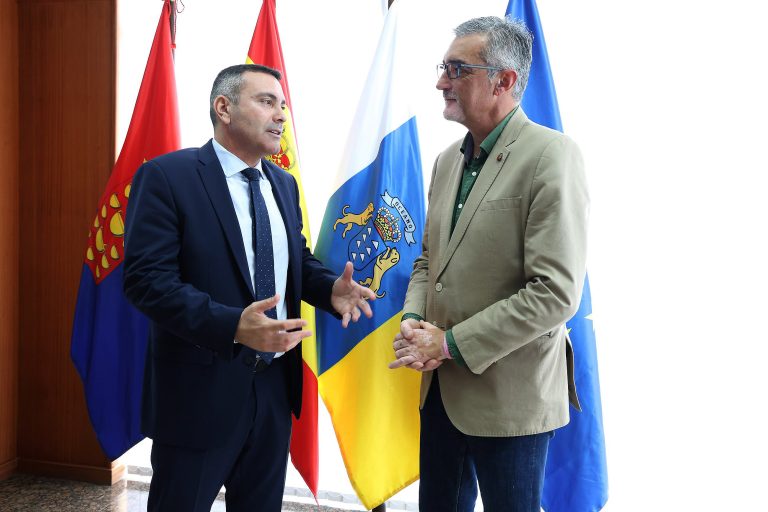 Oswaldo Betancort junto a Marci Acuña (1)