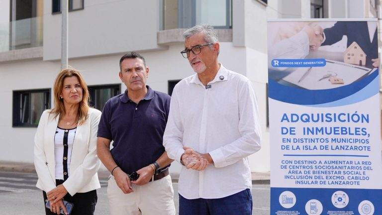Oswaldo Betancort junto a María Tovar y Marci Acuña