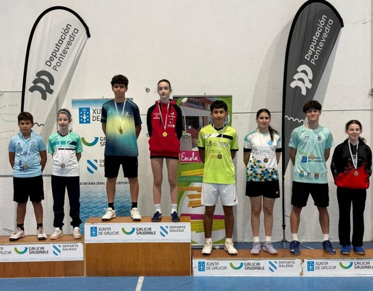 Podio de dobles mixto sub-15 del Galicia Máster Territorial N6 en Vigo