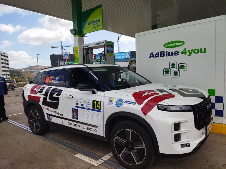 Vehículo participante en la salida del Eco-Rally de Canarias 2026