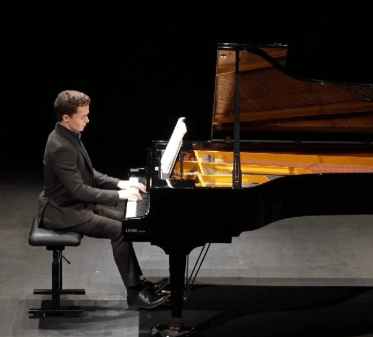 El pianista Telmo Carvajal durante una interpretación al piano